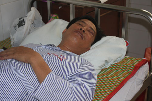 Vào bệnh viện đánh, dọa giết trưởng phòng