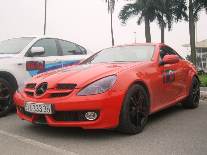 Mercedes SLK350 m&agrave;u cam, ni&ecirc;̀m mơ ước của d&acirc;n chơi xe th&ecirc;̉ thao