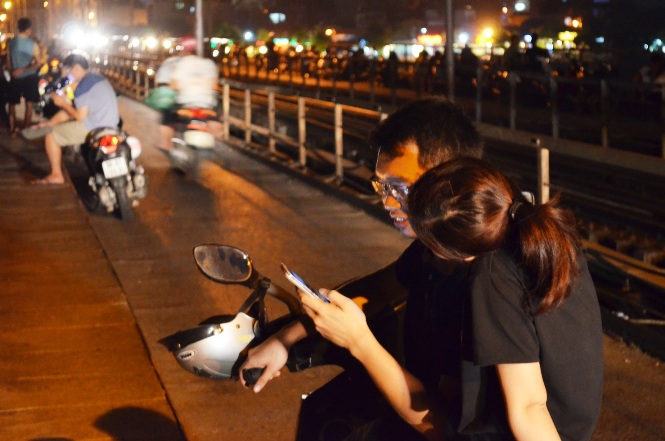 C&acirc;y cầu hơn 100 năm tuổi trở th&agrave;nh nơi h&ograve; hẹn lý tưởng cho các cặp đ&ocirc;i