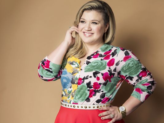 Kelly Clarkson khôn ngoan đáp trả chỉ trích về cân nặng
