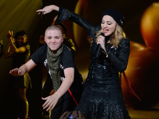 Madonna ra tòa bắt con về nhà nghỉ lễ