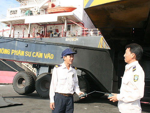 Năm 2015, cảng Bến Ngh&eacute; quyết t&acirc;m ổn định thu nhập v&agrave; ph&uacute;c lợi cho người lao động