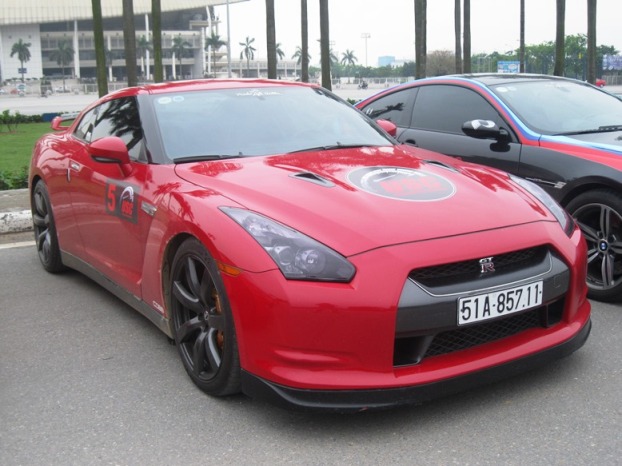 Mẫu xe thể thao 2 cửa Nissan GT-R với m&agrave;u đỏ bắt mắt