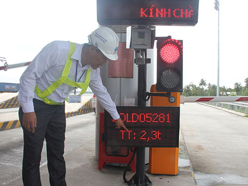 Đặt trạm cân tại trạm thu phí để siết xe quá tải