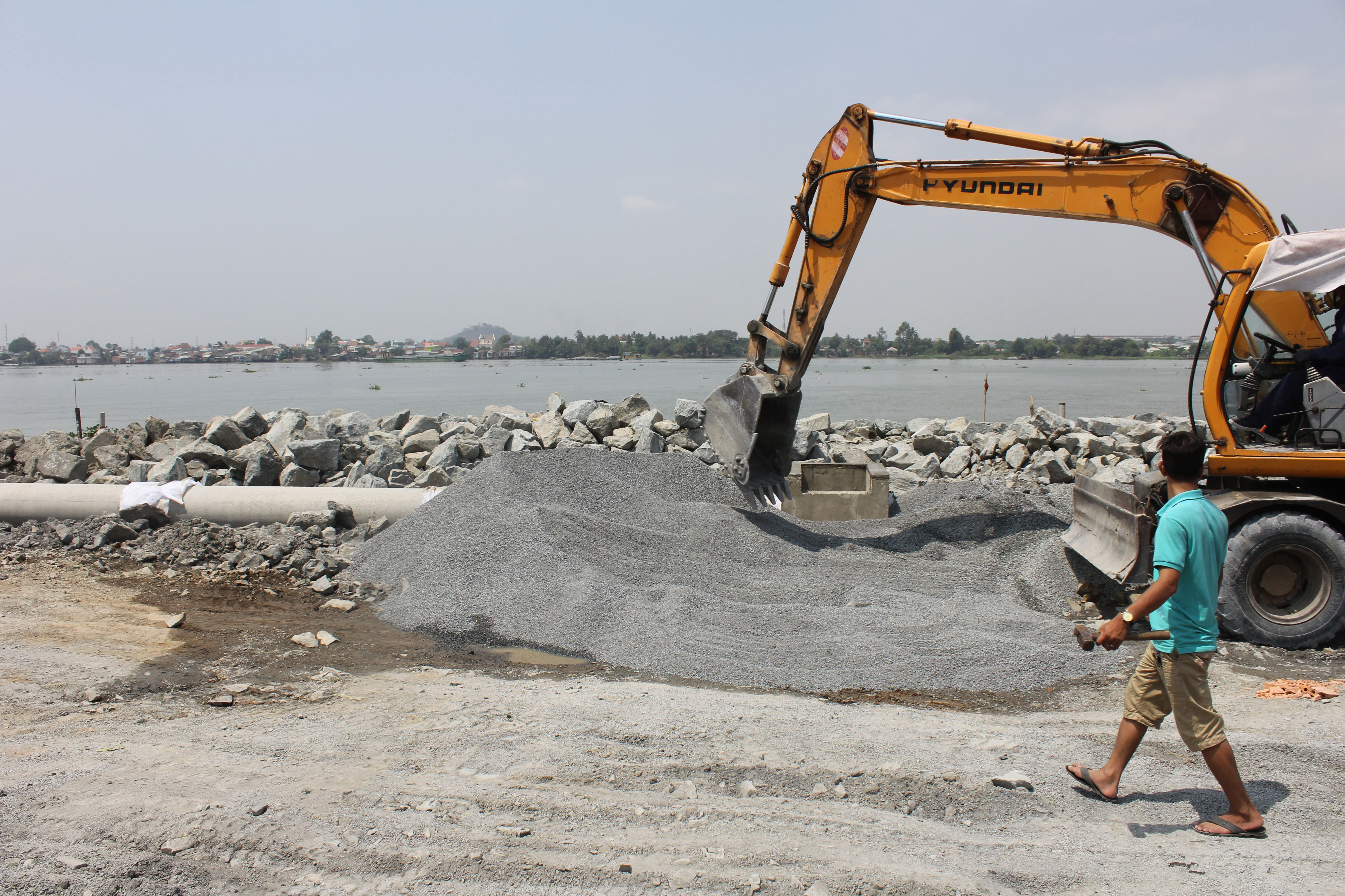 S&ocirc;ng Đồng Nai đang bị san lấp để l&agrave;m dự &aacute;n m&agrave; kh&ocirc;ng được lấy &yacute; kiến của c&aacute;c địa phương bị ảnh hưởng Ảnh: XU&Acirc;N HO&Agrave;NG
