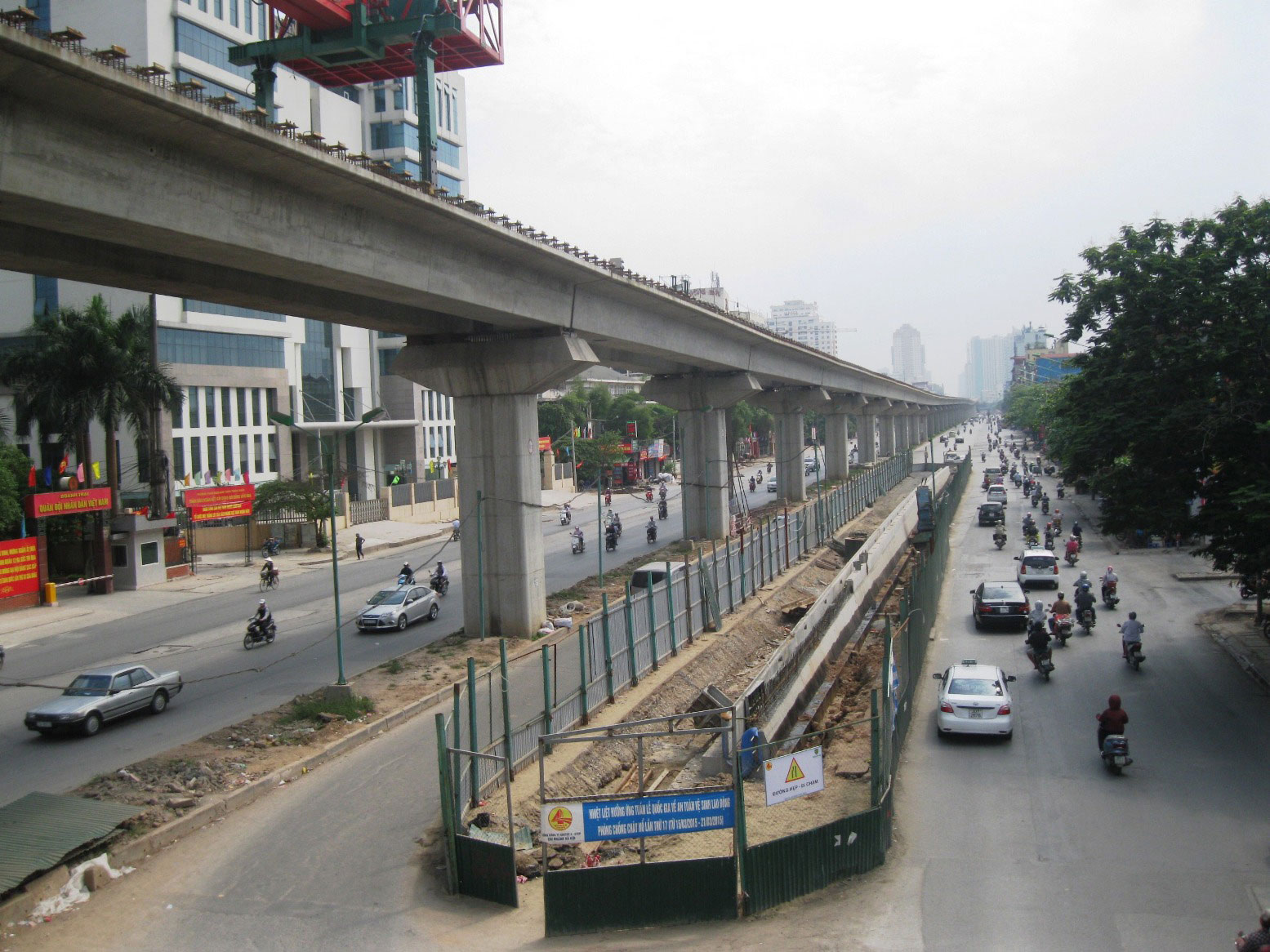 Tuyến đường sắt đô thị Cát Linh - Hà Đông đoạn đường Nguyễn Trãi, quận Thanh Xuân, TP Hà Nội
Ảnh: NGUYỄN HƯỞNG
