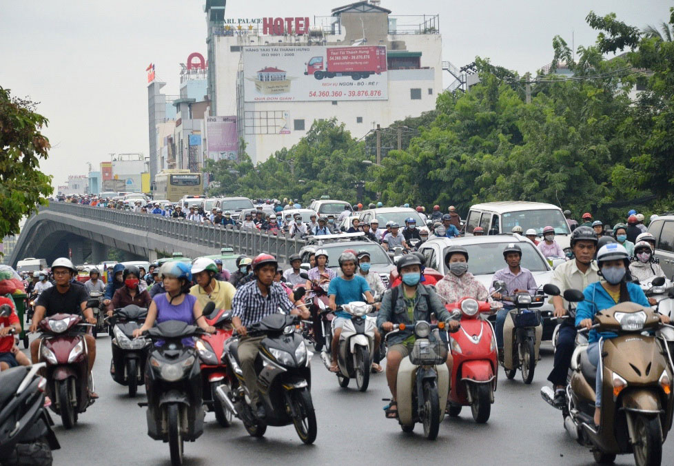 Ùn ứ thường xuyên tại nút giao thông Cộng Hòa - Hoàng Hoa Thám (quận Tân Bình, TP HCM) Ảnh: GIA MINH