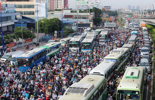 Kẹt xe kinh hoàng trên xa lộ Hà Nội