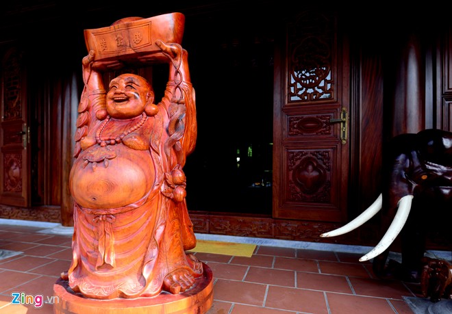 Biệt phủ x&acirc;y bằng 2.000 m3 gỗ qu&yacute; của đại gia xứ Nghệ