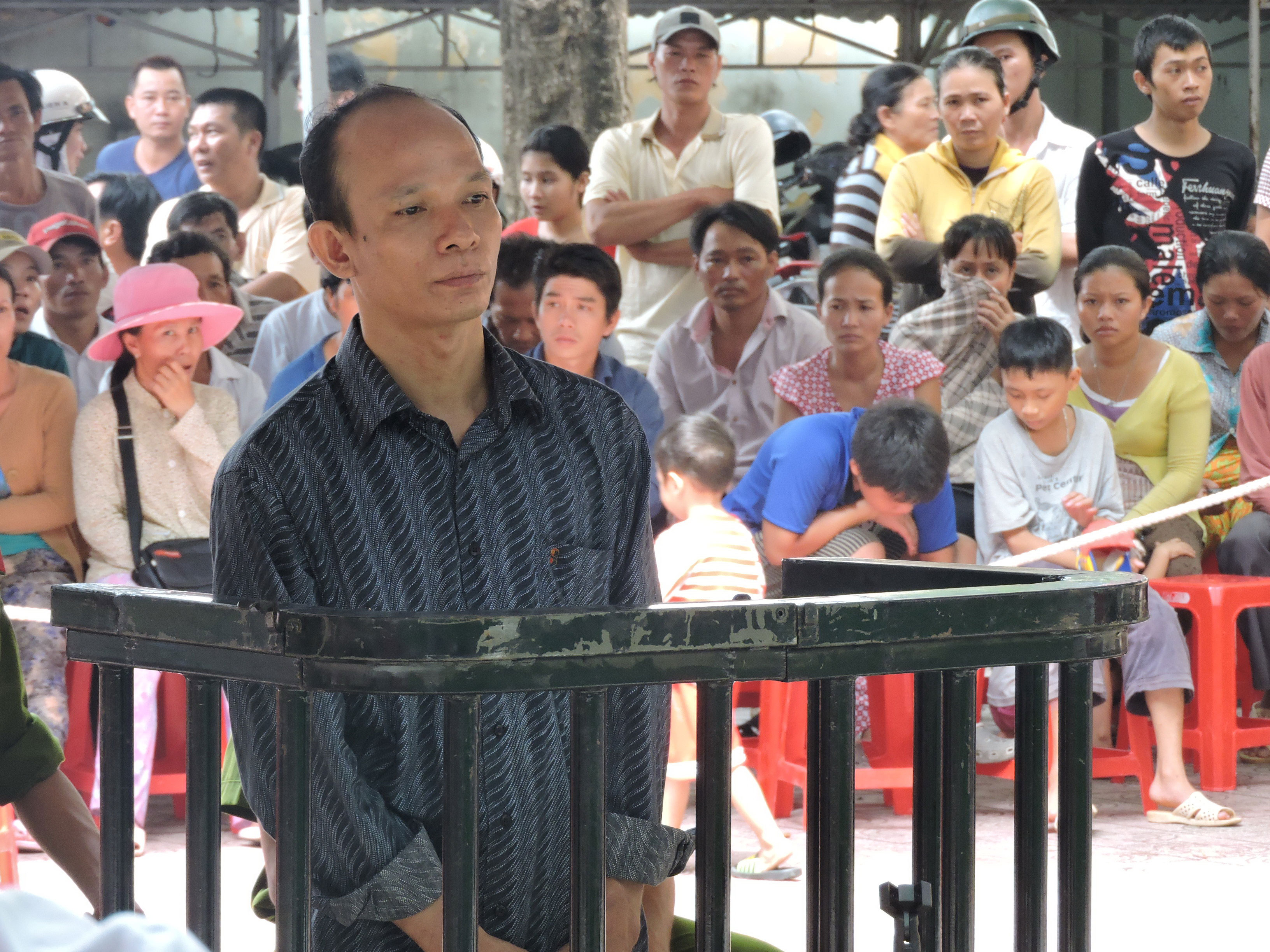 Trần Cảnh Sinh tại phi&ecirc;n t&ograve;a x&eacute;t xử lưu động