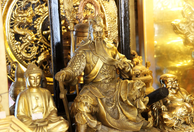 Ngo&agrave;i lư đồng, c&aacute;c cơ sở ở An Hội c&ograve;n l&agrave;m nhiều sản phẩm kh&aacute;c để đ&aacute;p ứng nhu cầu thị trường