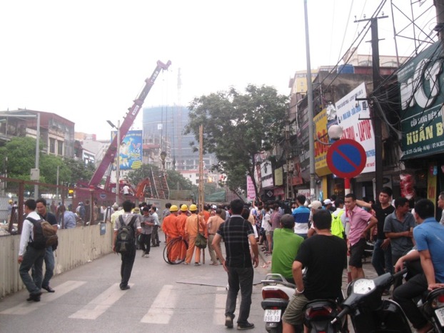 R&acirc;́t đ&ocirc;ng người d&acirc;n có mặt tại hi&ecirc;̣n trường
