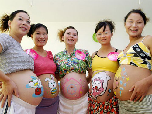 C&oacute; con mang quốc tịch Mỹ chứng tỏ đẳng cấp gi&agrave;u sang Ảnh: REUTERS