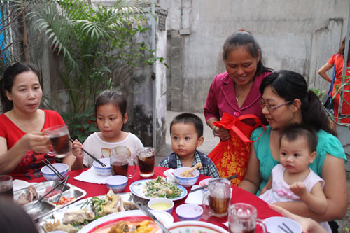 Thành phố nghĩa tình: Những tấm lòng thơm thảo