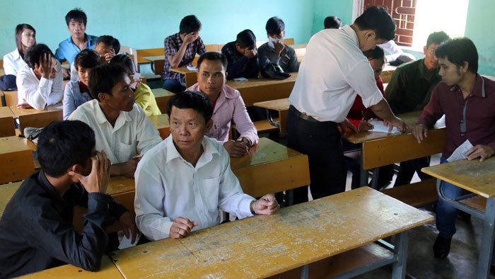 Một số cán bộ xã Hồng Kim, huyện A Lưới, tỉnh Thừa Thiên - Huế dự kỳ thi THPT quốc gia năm 2015
Ảnh: QUANG NHẬT