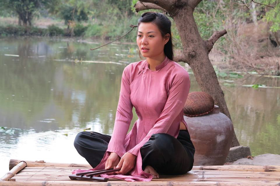 Cảnh trong phim truyền h&igrave;nh Bến kh&ocirc;ng chồng. (Ảnh do đo&agrave;n phim cung cấp)