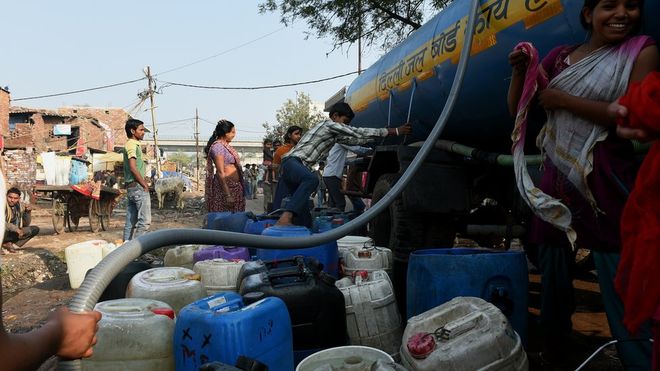 Đ&acirc;y l&agrave; một thực trạng ở khu vực Sangam Vihar - Ấn Độ. Ảnh: BBC