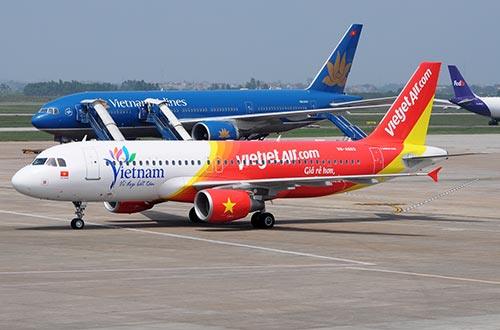 Máy bay chậm chuyến, lại phạt lỗi phát thanh