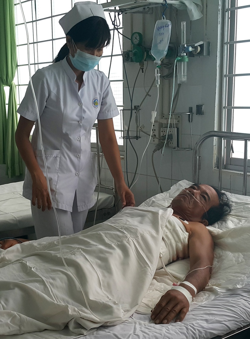 &Ocirc;ng Quang đang được theo d&otilde;i tại bệnh viện sau ca mổ.