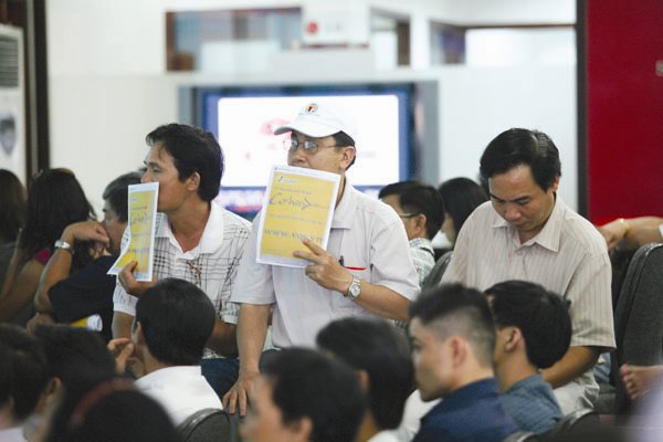 Nhà đầu tư nào đã lỡ hành động theo tin đồn, sẽ có trải nghiệm đắt giá. Ảnh: MINH KHUÊ