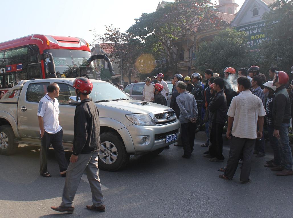 Lực lượng kiểm l&acirc;m chặn bắt xe kh&aacute;ch v&agrave;o chiều ng&agrave;y 5-1.