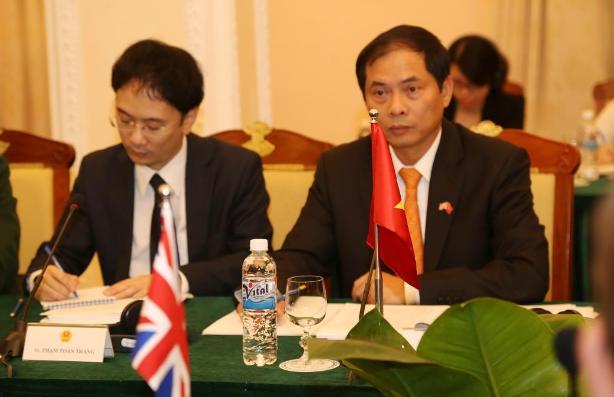 Thứ trưởng Bộ Ngoại giao B&ugrave;i Thanh Sơn (phải ảnh) đồng chủ tr&igrave; Đối thoại chiến lược