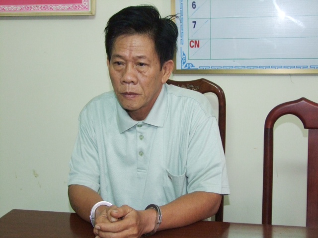Tr&acirc;̀n Văn Nhứt tại cơ quan đi&ecirc;̀u tra