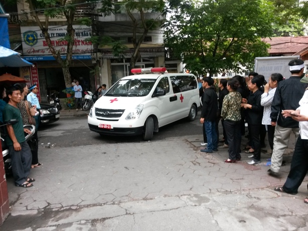 Đưa di h&agrave;i của anh về nh&agrave;