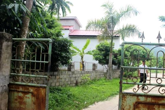 Khu nh&agrave; ki&ecirc;n cố của gia đ&igrave;nh &ocirc;ng L&yacute; x&acirc;y tr&aacute;i ph&eacute;p tr&ecirc;n đất thầu do ch&iacute;nh &ocirc;ng k&yacute;
