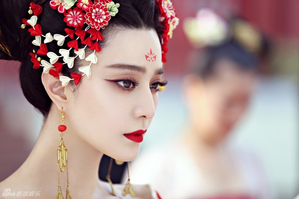 V&otilde; Tắc Thi&ecirc;n do Phạm Băng Băng ho&aacute; th&acirc;n