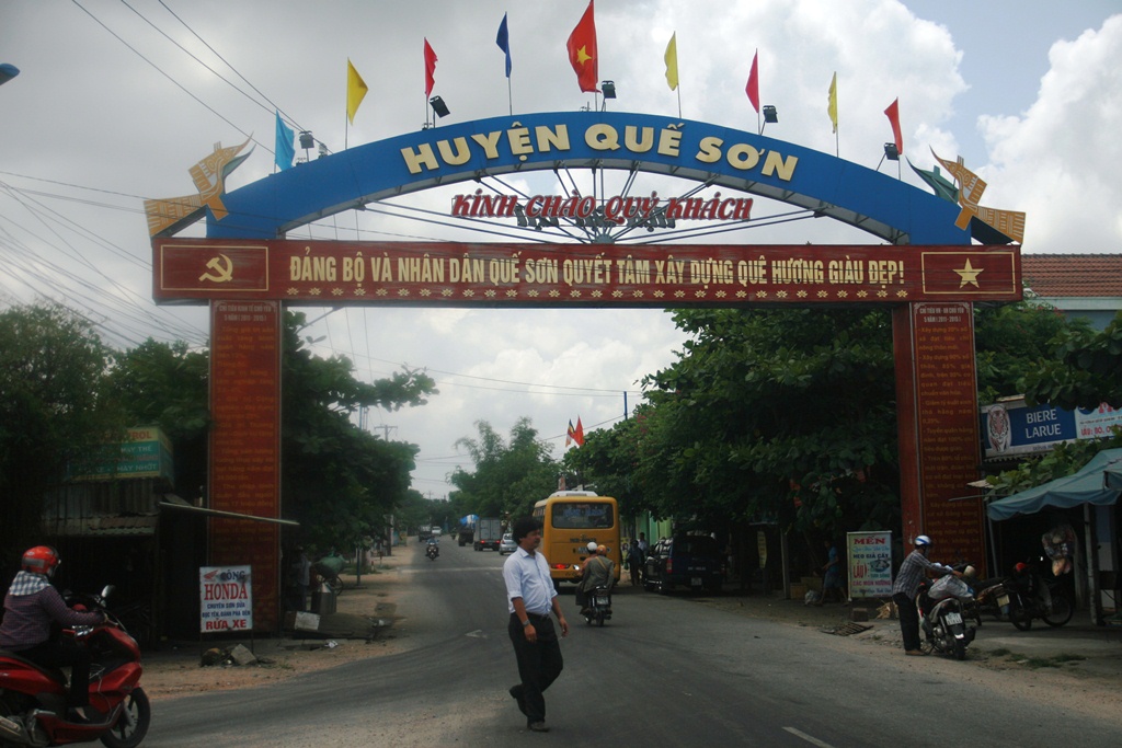 Trong thời gian ngắn, huyện Quế Sơn nổi tiếng v&igrave; xuất hiện 2 vụ quan &ldquo;ăn&rdquo; g&agrave;, c&aacute;n bộ x&atilde; &ldquo;ăn&rdquo; nh&iacute;m