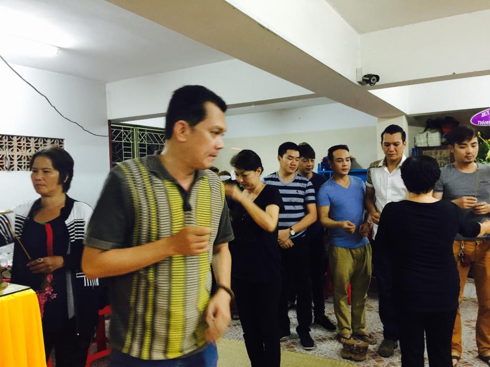 NSƯT Hữu Châu viếng tang lễ mẹ của NSƯT Kim Xuân