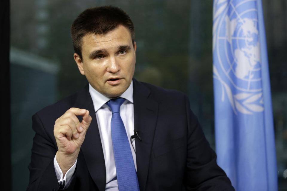 Ngoại trưởng Ukraine Pavlo Klimkin k&ecirc;u gọi Nga tiến h&agrave;nh &ldquo;những cuộc đ&agrave;m ph&aacute;n nghi&ecirc;m t&uacute;c&rdquo;. Ảnh: AP