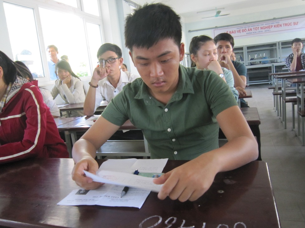 Th&iacute; sinh xem lại th&ocirc;ng tin phiếu dự thi để điều chỉnh khi c&oacute; sai s&oacute;t