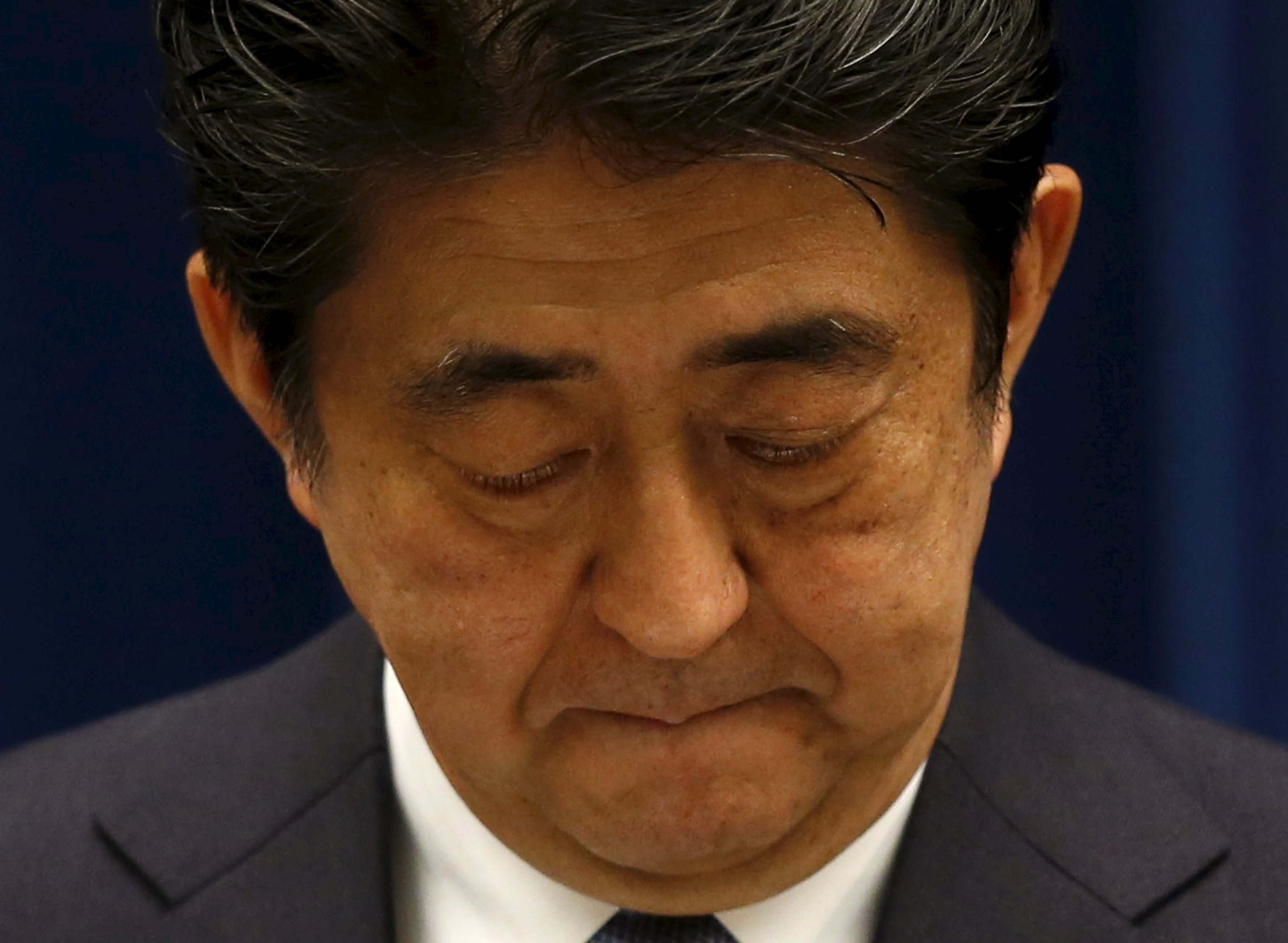 Thủ tướng Nhật Bản Shinzo Abe ph&aacute;t biểu nh&acirc;n dịp 70 năm kết th&uacute;c Chiến tranh Thế giới ​lần thứ hai h&ocirc;m 14-8. Ảnh: Reuters