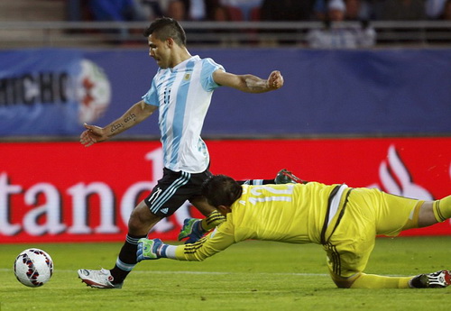 Aguero có bàn mở tỉ số sớm cho Argentina