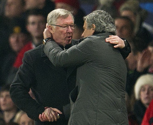 Mourinho mượn tiệc mừng công “đá xoáy” Arsenal, M.U và Man City