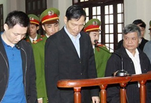 Bị c&aacute;o Phạm Thanh B&igrave;nh (giữa) trong phi&ecirc;n to&agrave; ph&uacute;c thẩm v&agrave;o th&aacute;ng 8-2012