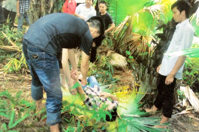 Thực nghiệm hiện trường: Quang cắt tay nạn nhân- ảnh Hồ sơ vụ án