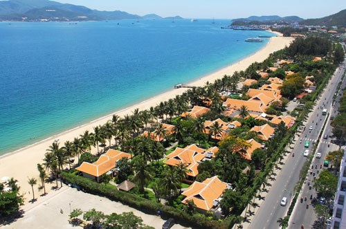 Khu nghỉ dưỡng Ana Mandara che tầm nh&igrave;n ra biển Nha Trang - Ảnh Nguyễn Chung