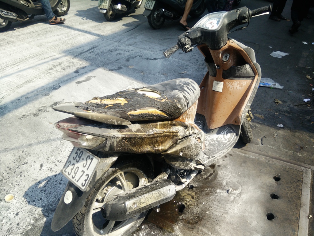 Phần đu&ocirc;i xe bị hư hỏng nặng