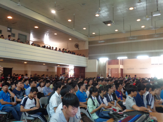 Đ&ocirc;ng đảo sinh vi&ecirc;n t&igrave;nh nguyện về tham dự buổi tập huấn