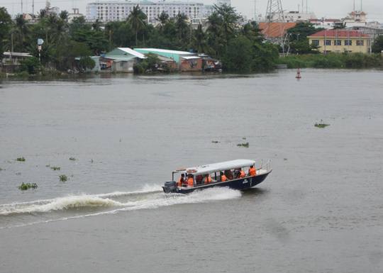 Buồn chuyện tình cảm, thanh niên 23 tuổi nhảy cầu tự tử