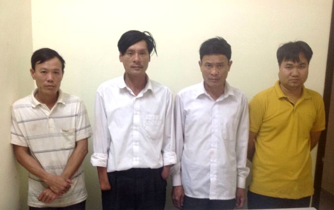 Những người tham gia đánh bạc bị bắt giữ