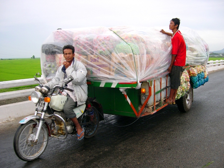 Theo thống k&ecirc; của ng&agrave;nh Hải quan An Giang, năm 2014 lượng h&agrave;ng h&oacute;a xuất khẩu qua Cửa khẩu Quốc tế Tịnh Bi&ecirc;n đi Campuchia trị gi&aacute; tr&ecirc;n 109,5 triệu USD, tăng tr&ecirc;n 20 triệu USD so với 2 năm trước.