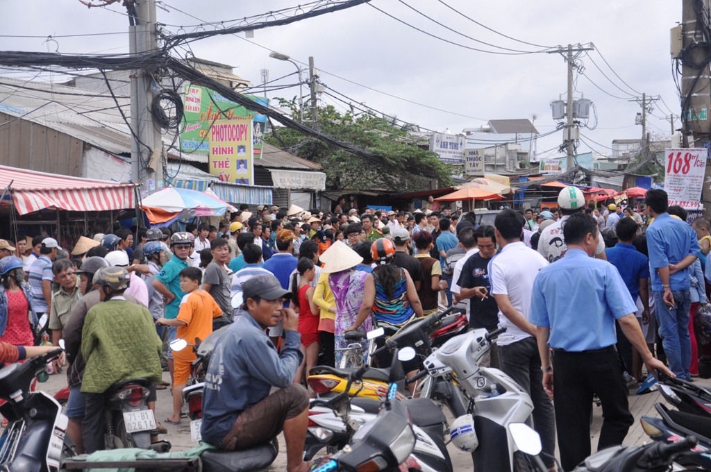 Khu vực đ&aacute;nh nhau giữa hai nh&oacute;m thanh ni&ecirc;n được c&ocirc;ng an phong tỏa để điều tra