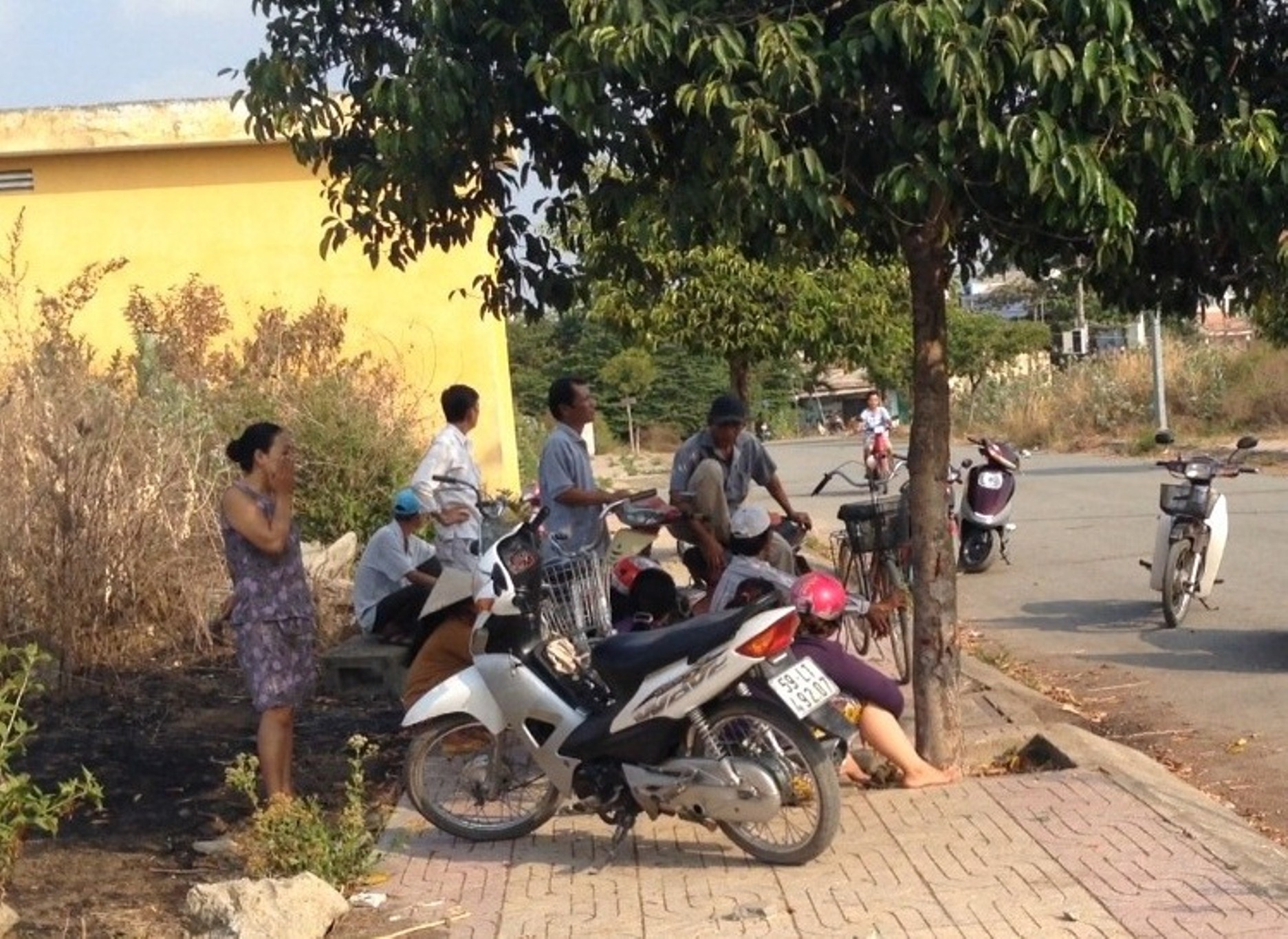 Nhiều người d&acirc;n x&ocirc;n xao, b&agrave;n t&aacute;n về vụ việc