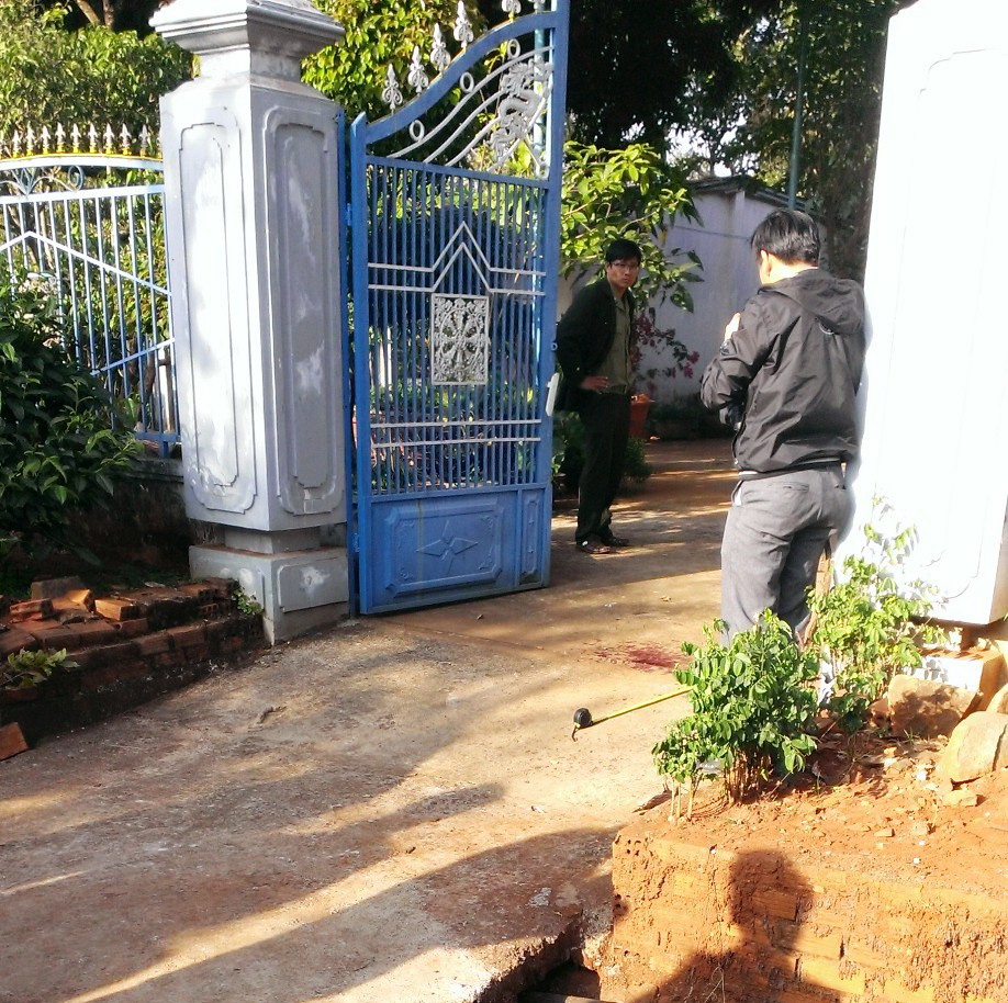 Lực lượng c&ocirc;ng an đang kh&aacute;m nghiệm hiện trường
