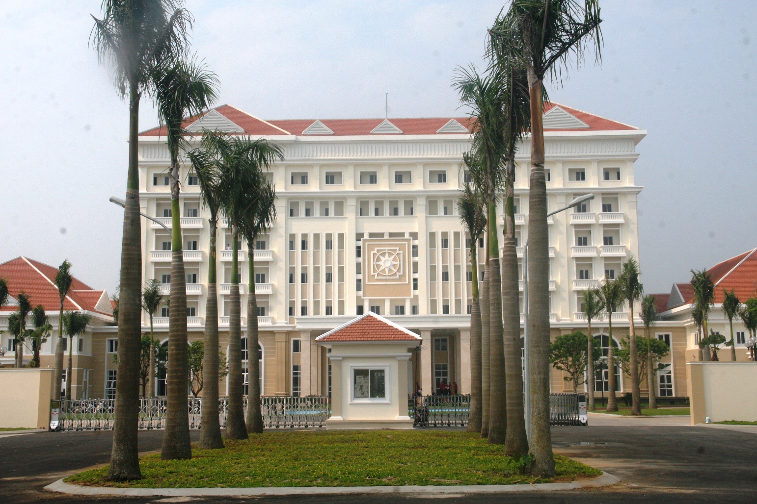  Mặt sau của khu nh&agrave; kh&aacute;ch
