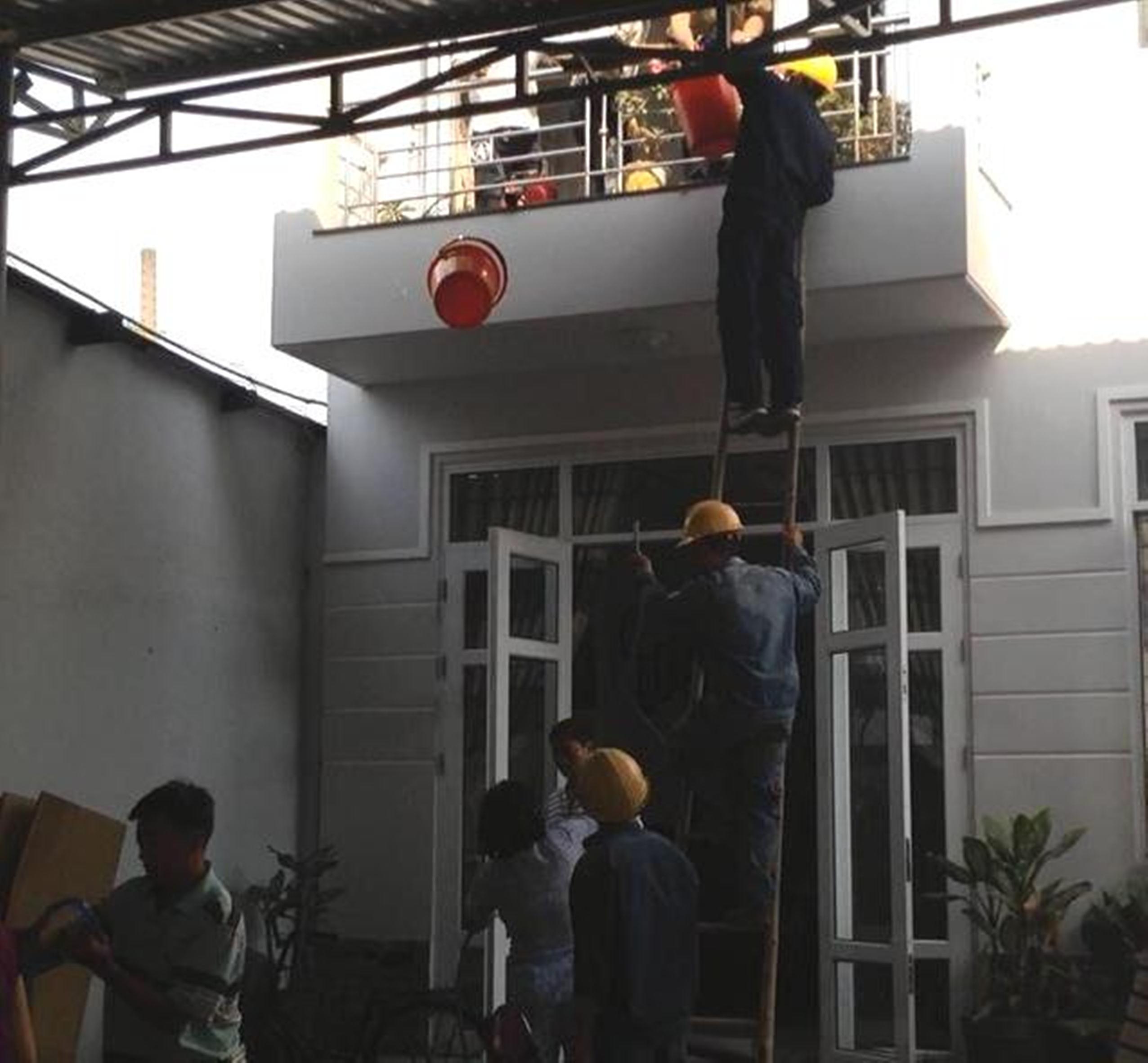 &nbsp;Vụ ch&aacute;y l&agrave;m hư hại nhiều đồ đạc, t&agrave;i sản tại lầu 1, hệ thống điện cũng bị tạm ngắt